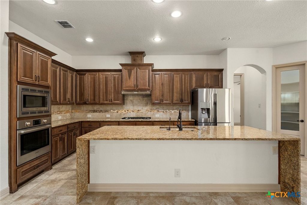 Image 14 of property listing at 904 Beechwood Lane, New Braunfels, TX 78130