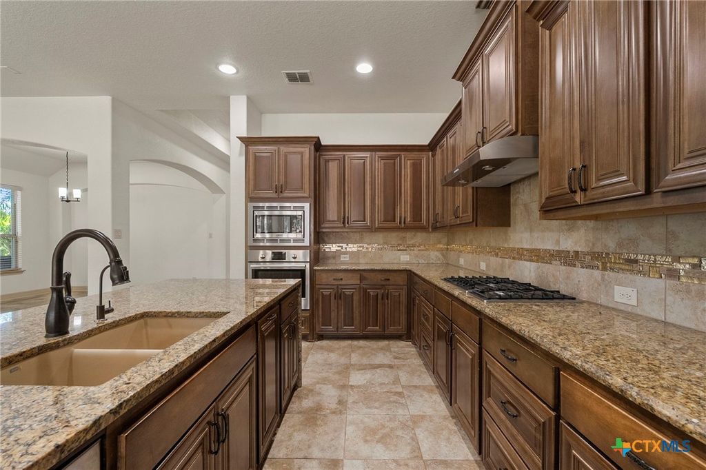 Image 16 of property listing at 904 Beechwood Lane, New Braunfels, TX 78130