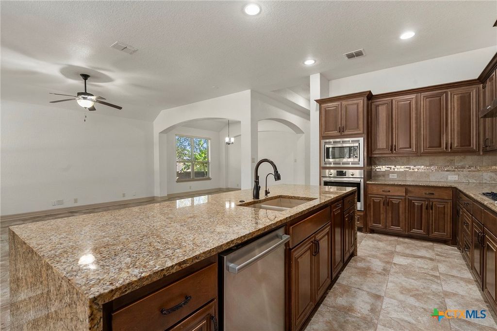 Image 17 of property listing at 904 Beechwood Lane, New Braunfels, TX 78130