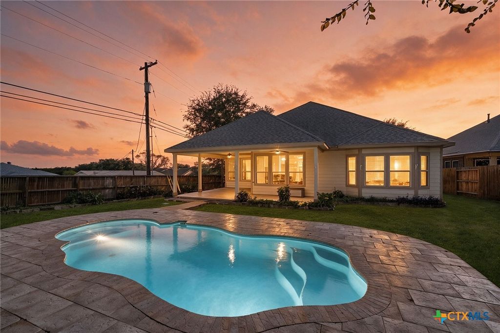 Image 2 of property listing at 904 Beechwood Lane, New Braunfels, TX 78130