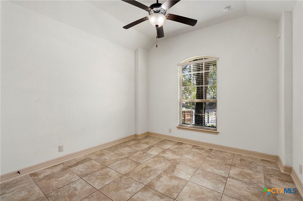 Image 25 of property listing at 904 Beechwood Lane, New Braunfels, TX 78130