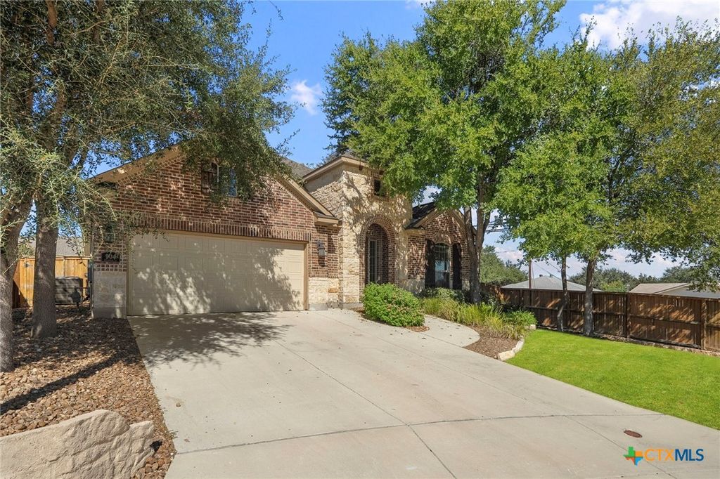 Image 4 of property listing at 904 Beechwood Lane, New Braunfels, TX 78130