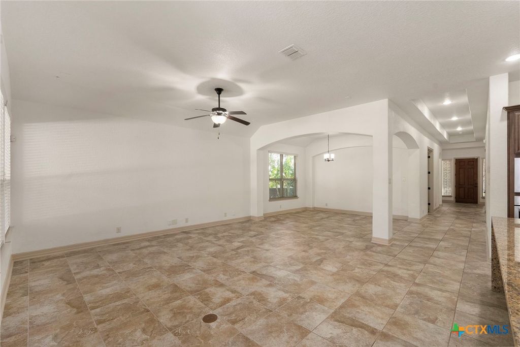 Image 7 of property listing at 904 Beechwood Lane, New Braunfels, TX 78130