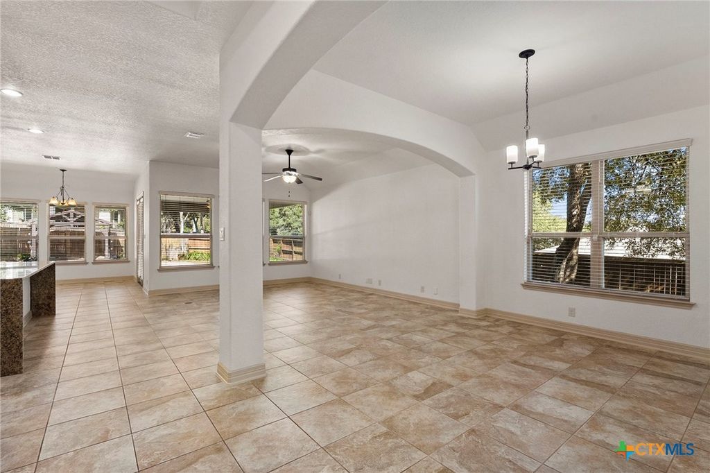 Image 9 of property listing at 904 Beechwood Lane, New Braunfels, TX 78130