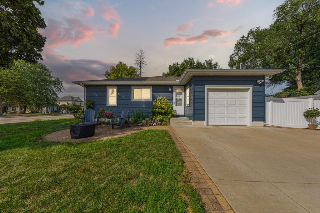20580 Holyoke Avenue, Lakeville, MN 55044 — exterior