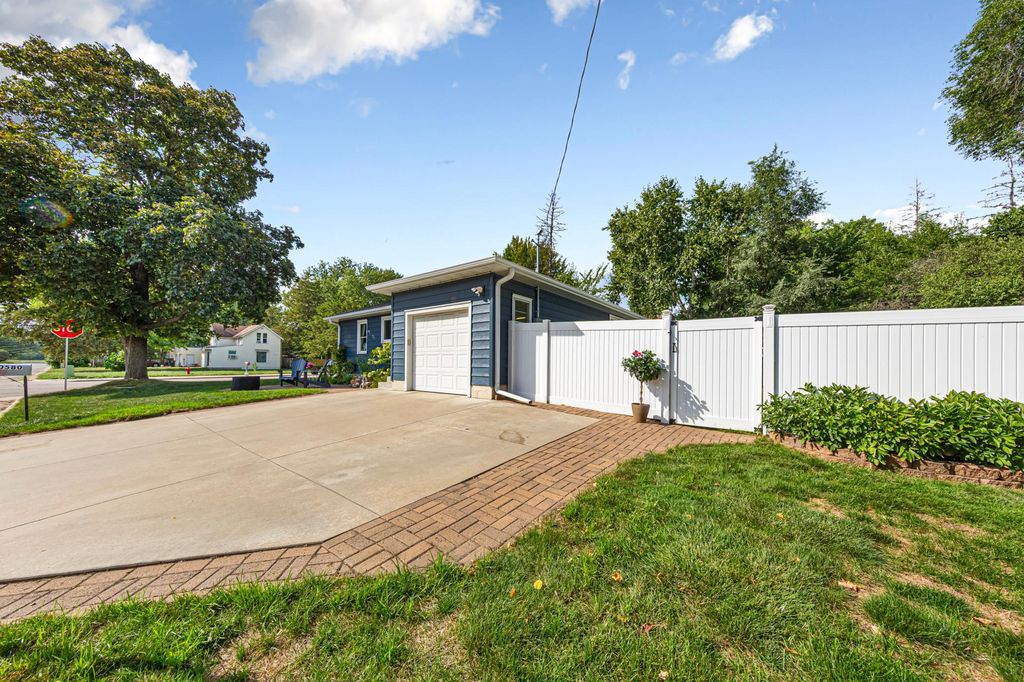 20580 Holyoke Avenue, Lakeville, MN 55044 — photo 2