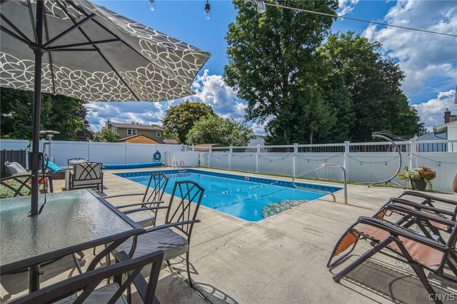 203 Riverdale Road, Clay, NY 13090