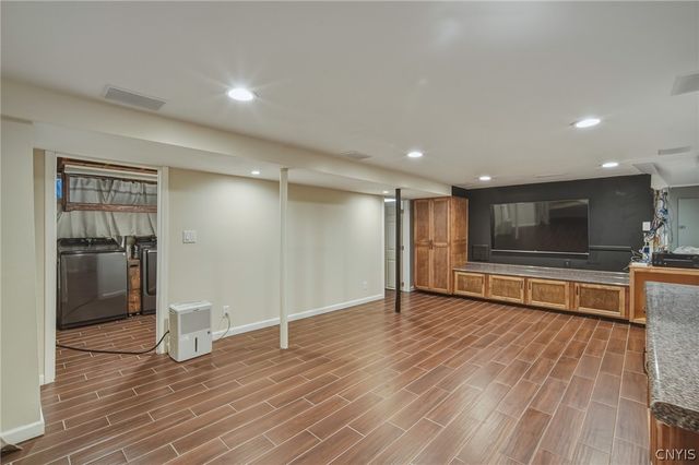 203 Riverdale Road, Clay, NY 13090