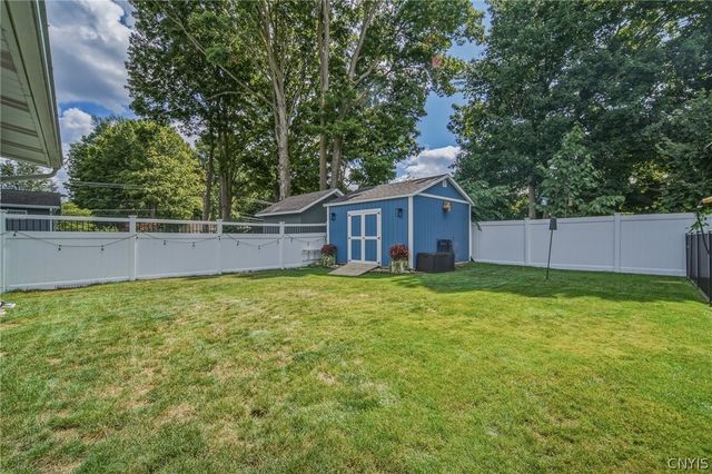 203 Riverdale Road, Clay, NY 13090