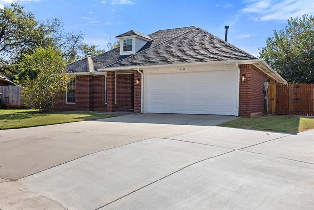 901 N Avery Drive, Moore, OK 73160