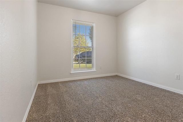 901 N Avery Drive, Moore, OK 73160