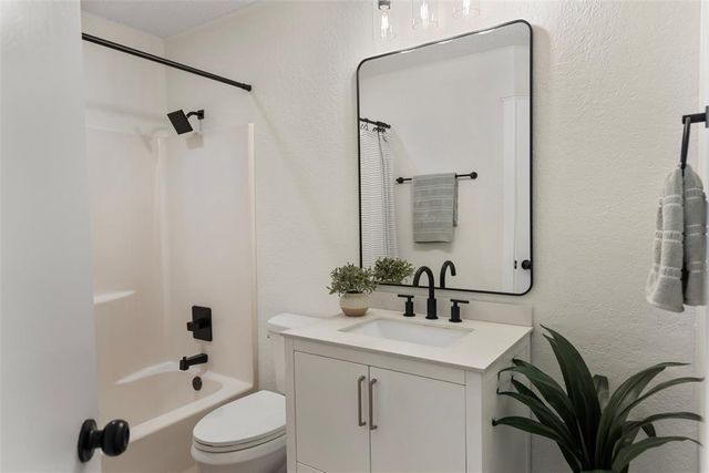 901 N Avery Drive, Moore, OK 73160