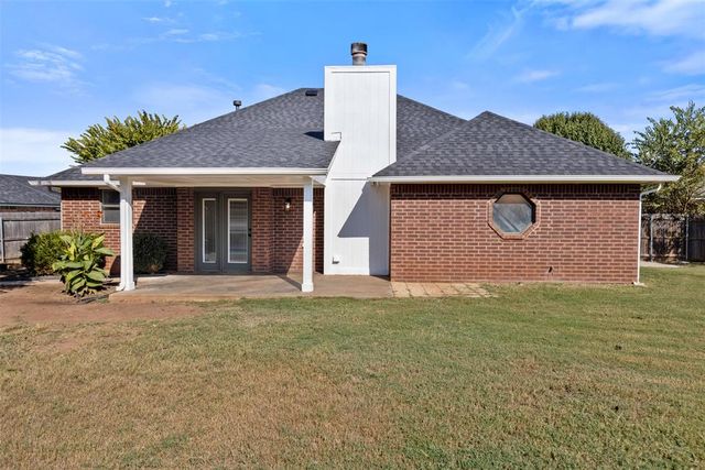 901 N Avery Drive, Moore, OK 73160