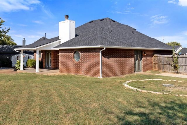 901 N Avery Drive, Moore, OK 73160
