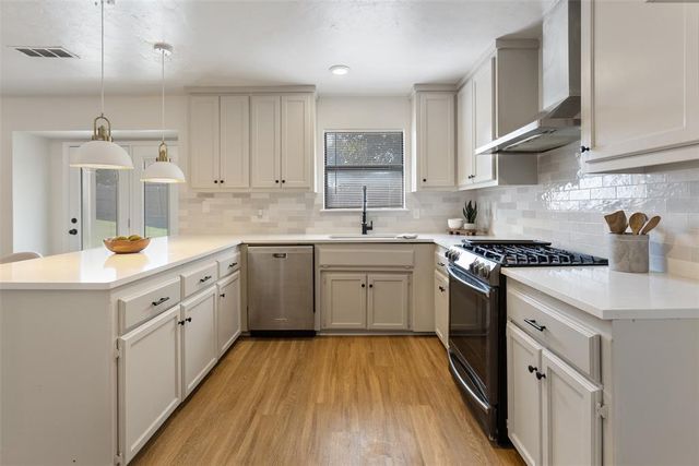 901 N Avery Drive, Moore, OK 73160