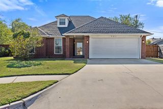 901 N Avery Drive, Moore, OK 73160