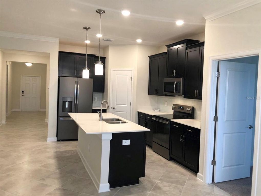 Image 12 of property listing at 10229 LOVEGRASS LANE, Orlando, FL 32832