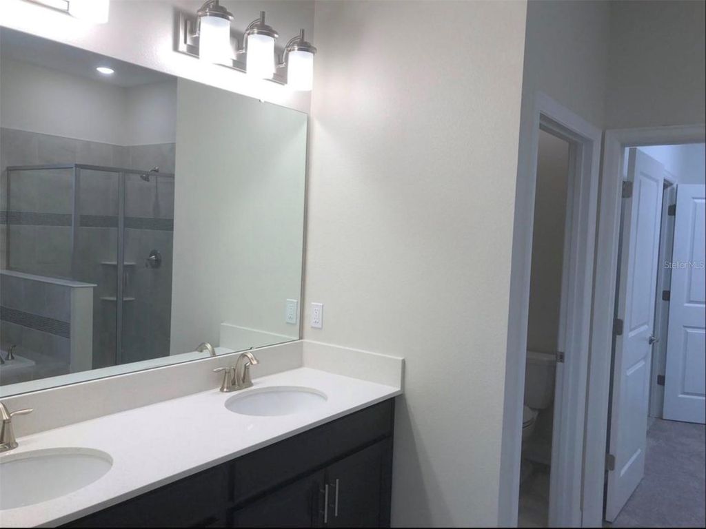 Image 17 of property listing at 10229 LOVEGRASS LANE, Orlando, FL 32832