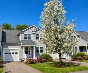 877 Auburnville Way H7, Whitman, MA 02382