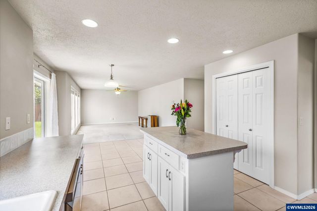 762 Burgundy Av NE, Keizer, OR 97303
