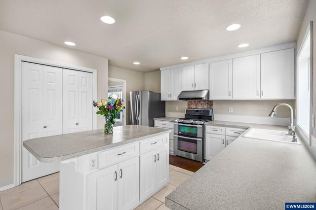 762 Burgundy Av NE, Keizer, OR 97303