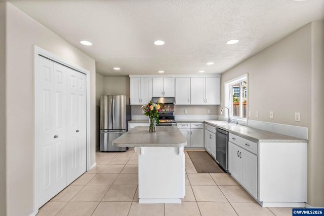 762 Burgundy Av NE, Keizer, OR 97303