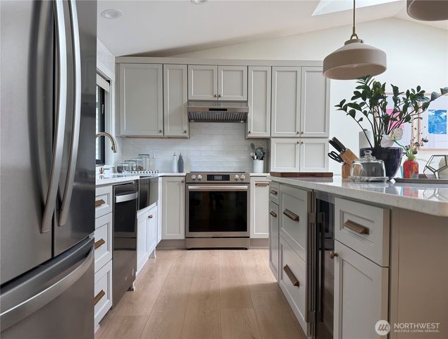 9323 NE 124th Street, Kirkland, WA 98034