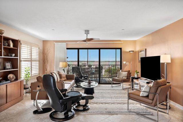 415 NW North River Drive 201, Stuart, FL 34994