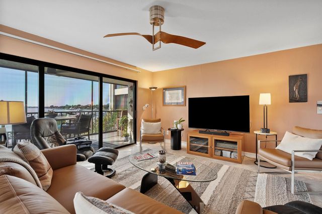 415 NW North River Drive 201, Stuart, FL 34994