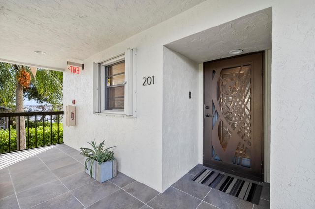 415 NW North River Drive 201, Stuart, FL 34994