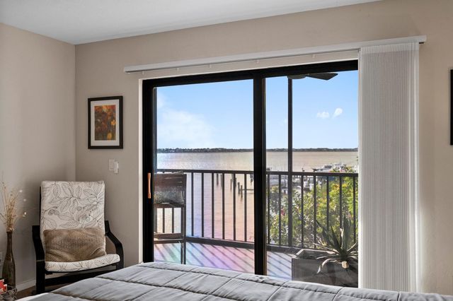 415 NW North River Drive 201, Stuart, FL 34994