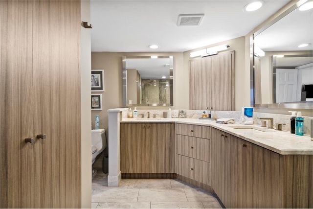 415 NW North River Drive 201, Stuart, FL 34994