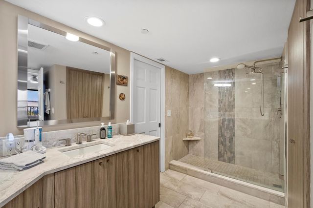 415 NW North River Drive 201, Stuart, FL 34994