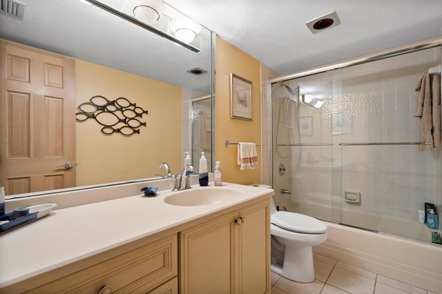 415 NW North River Drive 201, Stuart, FL 34994