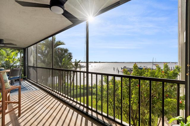 415 NW North River Drive 201, Stuart, FL 34994