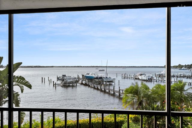 415 NW North River Drive 201, Stuart, FL 34994