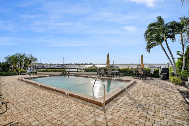 415 NW North River Drive 201, Stuart, FL 34994