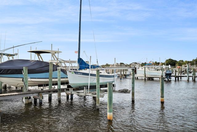 415 NW North River Drive 201, Stuart, FL 34994