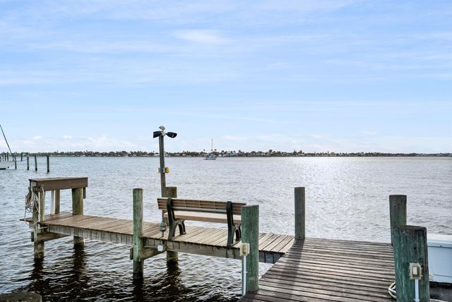 415 NW North River Drive 201, Stuart, FL 34994