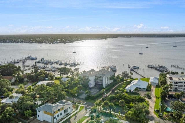 415 NW North River Drive 201, Stuart, FL 34994