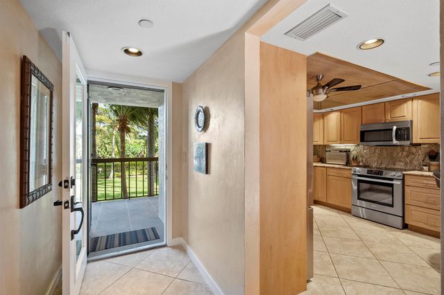 415 NW North River Drive 201, Stuart, FL 34994