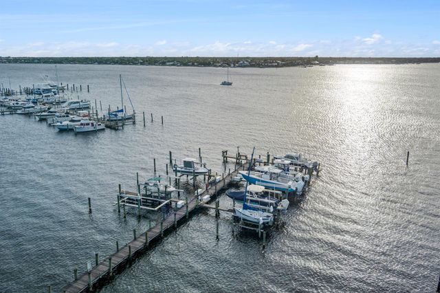 415 NW North River Drive 201, Stuart, FL 34994