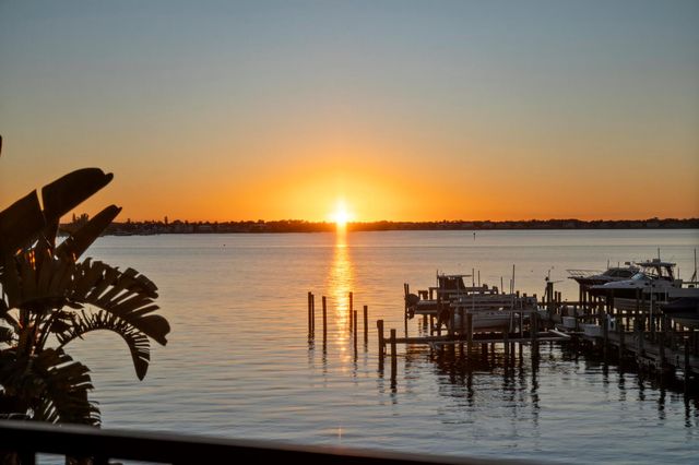 415 NW North River Drive 201, Stuart, FL 34994