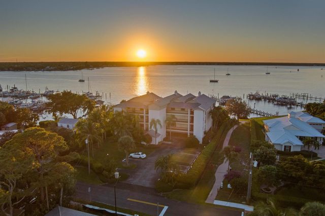 415 NW North River Drive 201, Stuart, FL 34994