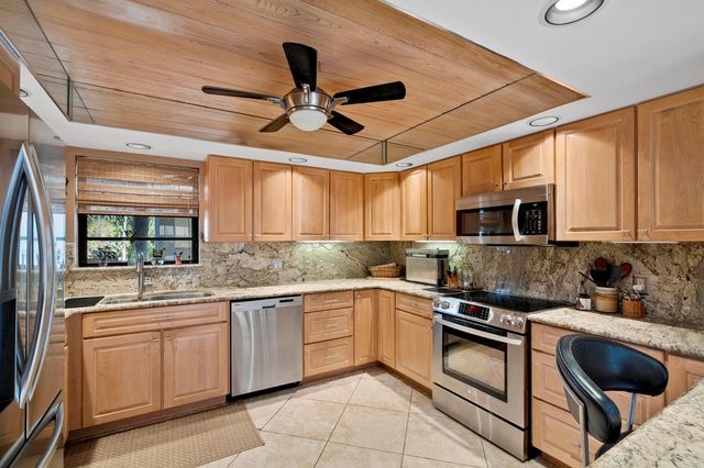 415 NW North River Drive 201, Stuart, FL 34994