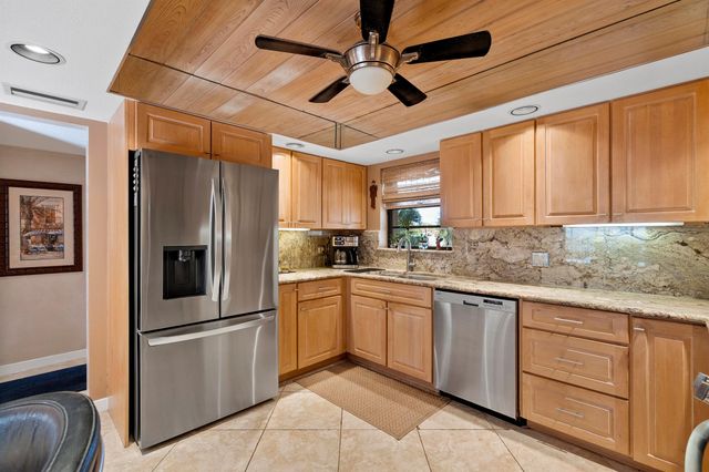 415 NW North River Drive 201, Stuart, FL 34994