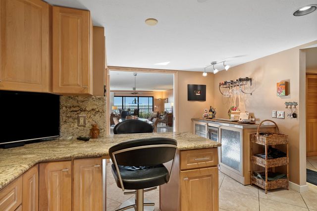 415 NW North River Drive 201, Stuart, FL 34994