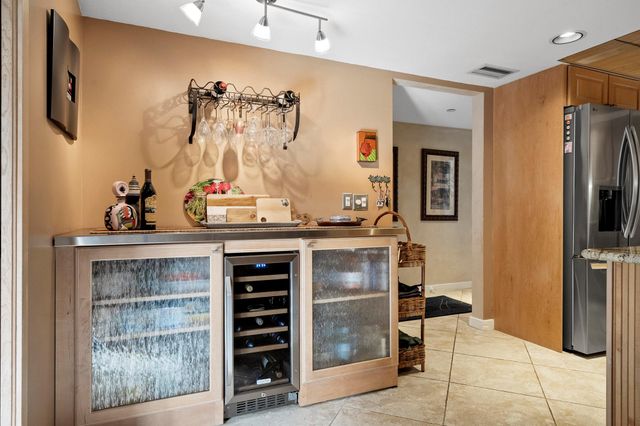 415 NW North River Drive 201, Stuart, FL 34994