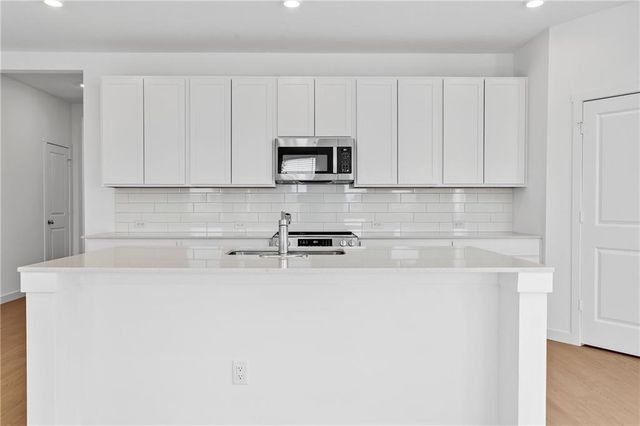 21347 Cleveland Street, Spring Hill, KS 66083