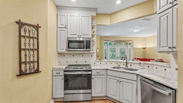 564 GRASSLANDS VILLAGE CIRCLE, Lakeland, FL 33803